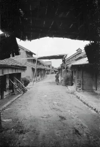Streets Prints: Travel views of Japan and Korea, 1908. Creator: Arnold Genthe