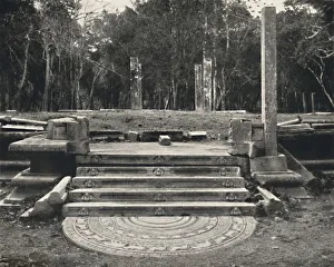 Treppe mit Darstellung von Erdgeistern, wahrscheinlich Zugang zu einem heiligen Bobaum Treppe mit Darstellung von Erdgeistern, wahrscheinlich Zugang zu einem heiligen Bobaum