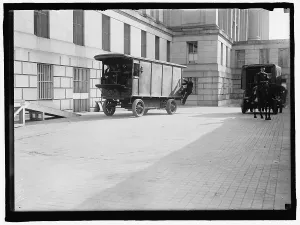 Truck, between 1910 and 1917. Creator: Harris & Ewing. Truck, between 1910 and 1917. Creator: Harris & Ewing