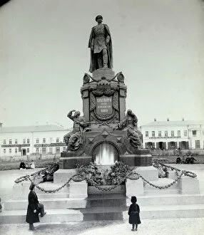 Images Dated 19th November 2009: The Tsar Alexander II Monument in Samara, Russia, 1890s