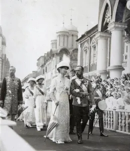 Leading Prints: Tsars family at the celebrations of the 300th anniversary of the House of Romanov