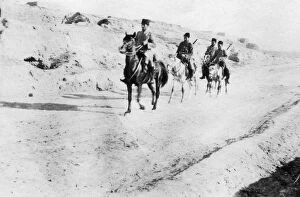 Images Dated 10th August 2007: Turkish soldiers leaving Mosul, Mesopotamia, WWI, 1918