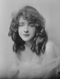 Turner, Janet, Miss, portrait photograph, not before 1916. Creator: Arnold Genthe