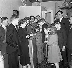 TV and recording star Wee Willie Harris visits South Yorkshire, 1958. Artist