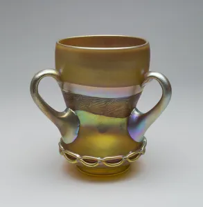 Shop Gallery: Tyg, 1900 / 20. Creators: Tiffany & Co, Tiffany Glass