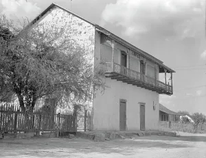 Type of house on the American-Mexican border, Rio Grande Valley, Texas, 1936. Creator: Dorothea Lange