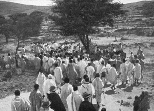 Religious Festival Prints: Une fete religieuse en Abyssinie; Le Nord-Est Africain, 1914. Creator: Unknown