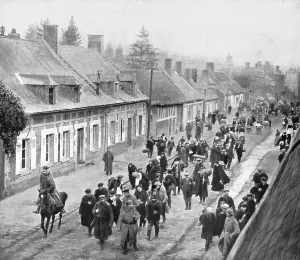 Une population francaise emmenee en captivite: a Guiscard (Oise), le 16 fevrier 1917, les... 1917. Creator: Unknown