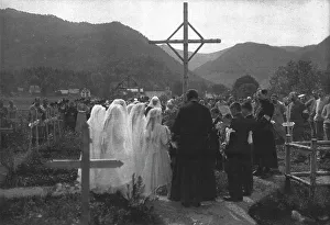 Communion Prints: Une premiere communion en Alsace: la Priere sur les tombes des soldats