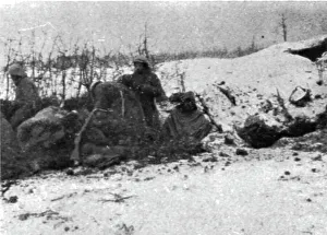 Une semaine de combats sur la rive gauche de la Meuse; 10 mars (10 Heures).--La tranchee... 1916. Creator: Unknown