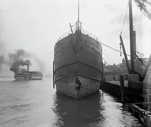 Britannia Prints: Unidentified freighter, Detroit