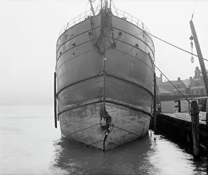 Freighter Prints: Unidentified freighter, Detroit, Mich. between 1906 and 1915. Creator: Unknown
