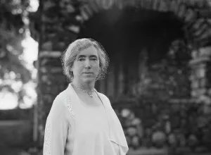 Portrait Photographs Prints: Unidentified woman, possibly Miss Viola Page