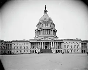 The United States Capitol, central part of bldg. Washington, D.C. 1902. Creator: Unknown