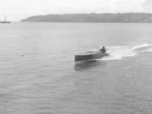 Unknown hydroplane underway, 1914. Creator: Kirk & Sons of Cowes Unknown hydroplane underway, 1914. Creator: Kirk & Sons of Cowes