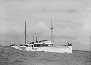 Under Way Prints: Unknown vessel underway. Creator: Kirk & Sons of Cowes