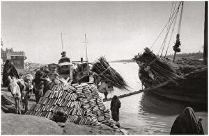 Unloading cargo from a boat, Muhaila, Baghdad, Iraq, 1925.Artist: A Kerim