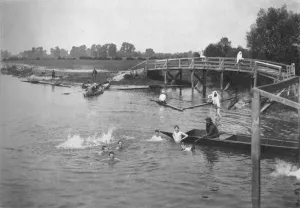 Splashing Gallery: Upper Hope, 1935. Artists: Mr Mundy, Hills and Saunders