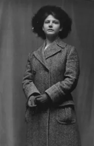 Adjusting Prints: Urchs, Outonita, Miss, portrait photograph, 1913. Creator: Arnold Genthe