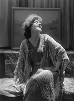 Showing Off Prints: Vaughan, Edith, Miss, portrait photograph, 1916 June 29. Creator: Arnold Genthe