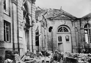 Archbishops Palace Prints: Verdun, entrance to Archbishop's Palace, 1916. Creator: Bain News Service