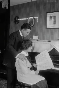 Looking At Prints: Vernon Dalhart, between c1915 and c1920. Creator: Bain News Service