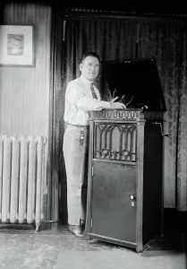 Phonograph Prints: Vernon Dalhart, between c1915 and c1920. Creator: Bain News Service