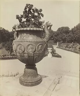 Plant Pot Gallery: Versailles, Vase par Ballin, 1901. Creator: Eugene Atget
