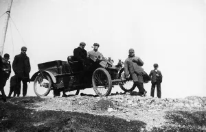Onlooker Prints: A veteran car and passengers at Great Orme's Head, Wales, 1903