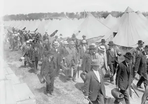 50th Anniversary Prints: Veterans arriving - Gettysburg, 1913. Creator: Bain News Service