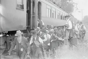 Railway Carriage Prints: Vets. entraining - Gettysburg, 1913. Creator: Bain News Service