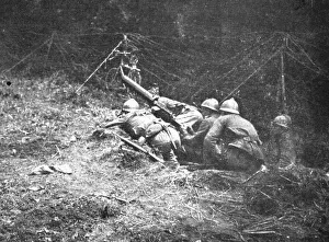 Gun Emplacement Prints: Victoire Italienne; sur la basse Piave: bersagliers cyclistes armes d'une mitrailleuse
