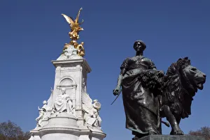 Buckingham Palace Gallery: Victoria Memorial, 2009. Creator: Ethel Davies