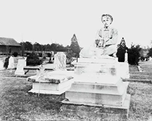 Gravestone Gallery: Victorian gravestone, Mississippi, 1935. Creator: Walker Evans