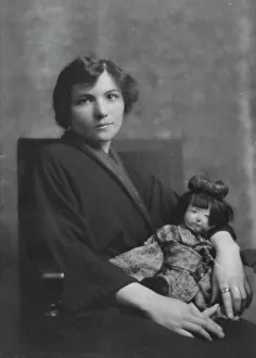 Bathrobe Prints: Victors, Miss, portrait photograph, 1915 May 18. Creator: Arnold Genthe