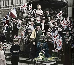 Images Dated 24th March 2017: Victory celebrations underneath Eros, Piccadilly, London, 1918, (1938)