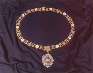 Civic Costume Prints: View of the jewelled collar worn by the Lord Mayor of London, c1978