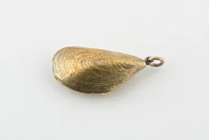 Silver Gilt Prints: Vinaigrette in the Form of a Mussel Shell, London, 1876. Creator: Unknown