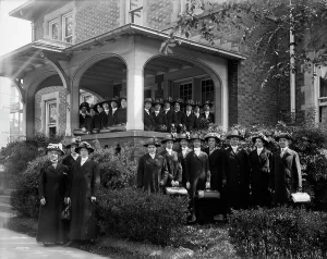 Lodging House Prints: Visiting nurses building, showing group