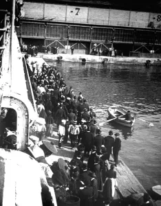 Visitors to Port Doumen, Saigon, Vietnam, 1900