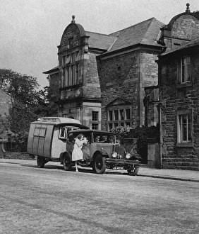 Morris Oxford Prints: Voyageur caravan with Morris Oxford 1927. Creator: Unknown
