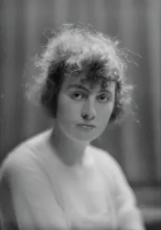 Defiance Prints: Waite, W. Miss, portrait photograph, 1915. Creator: Arnold Genthe