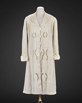 Linen Prints: Walking Coat, 1905-1910. Creator: Unknown