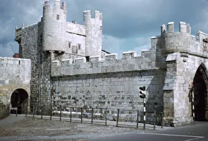 Castellated Gallery: Walmgate Bar in York, 12th century