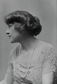 Elegance Prints: Walters, L. Miss, portrait photograph, 1914 Aug. 19. Creator: Arnold Genthe