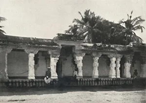 Georg Moller Prints: Wandelhalle eines Hindutempels, Ceylon, 1926