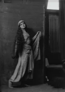 Wanger, Beatrice, Miss, 1916 Oct. 24. Creator: Arnold Genthe