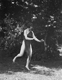 Revealing Prints: Wanger, Beatrice, Miss, between 1918 and 1921. Creator: Arnold Genthe