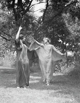 Disagreement Prints: Wanger, Beatrice, Miss, and Miss Solveig Hornbeck, 1921 June 21. Creator: Arnold Genthe