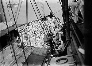 Reserve Unit Prints: War game - Naval Reserve going ashore, between c1910 and c1915. Creator: Bain News Service